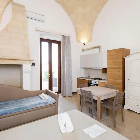 Dimore Casalesalento Ξενοδοχείο με διαμερίσματα 4*